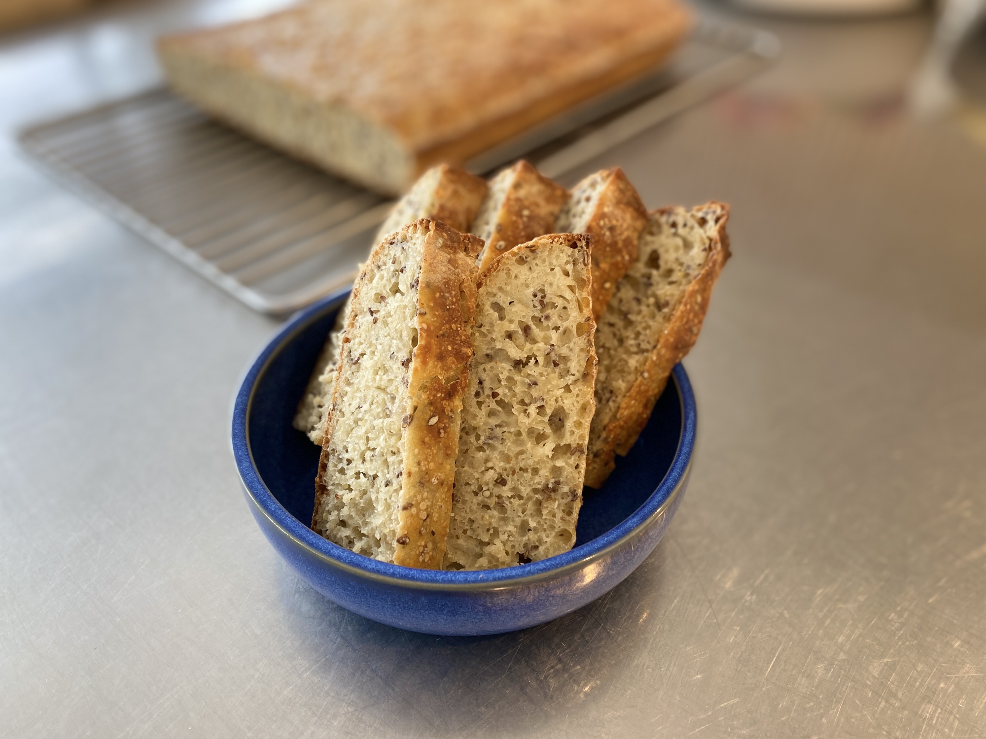 Koldhævet kernebrød