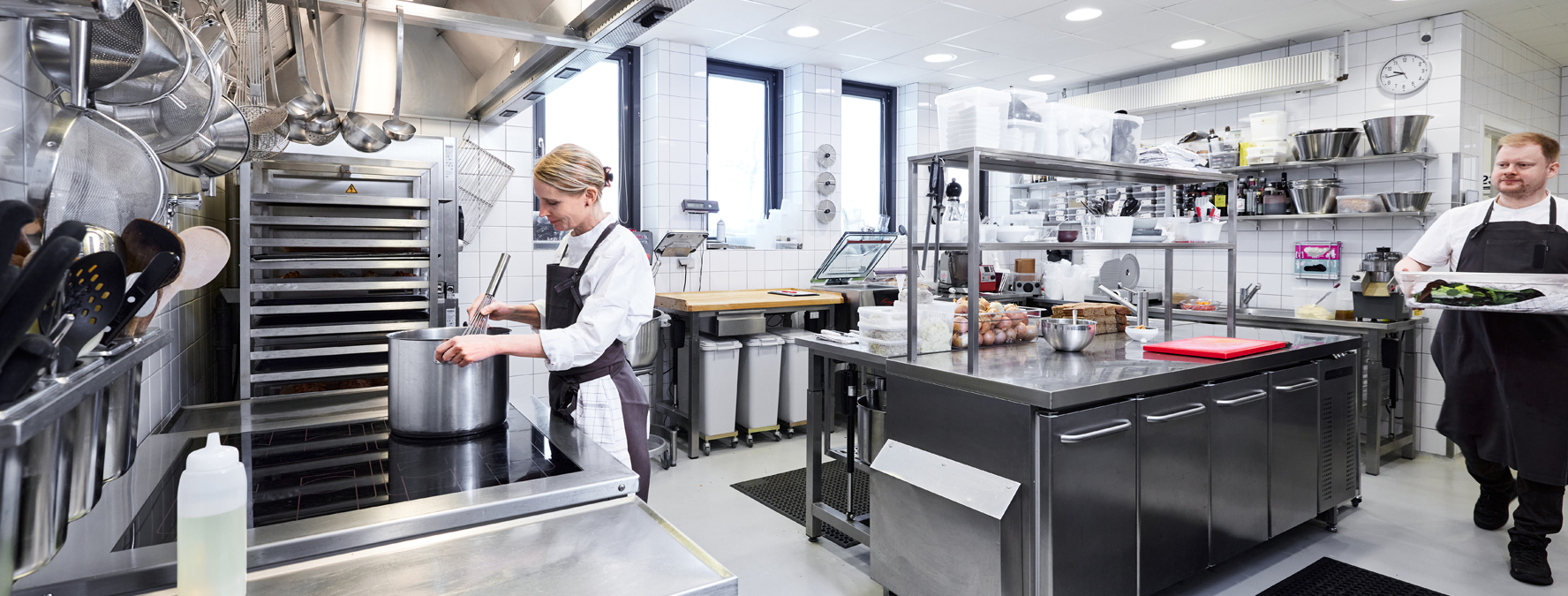 Et professionelt køkken - sådan ser et storkøkken ud.